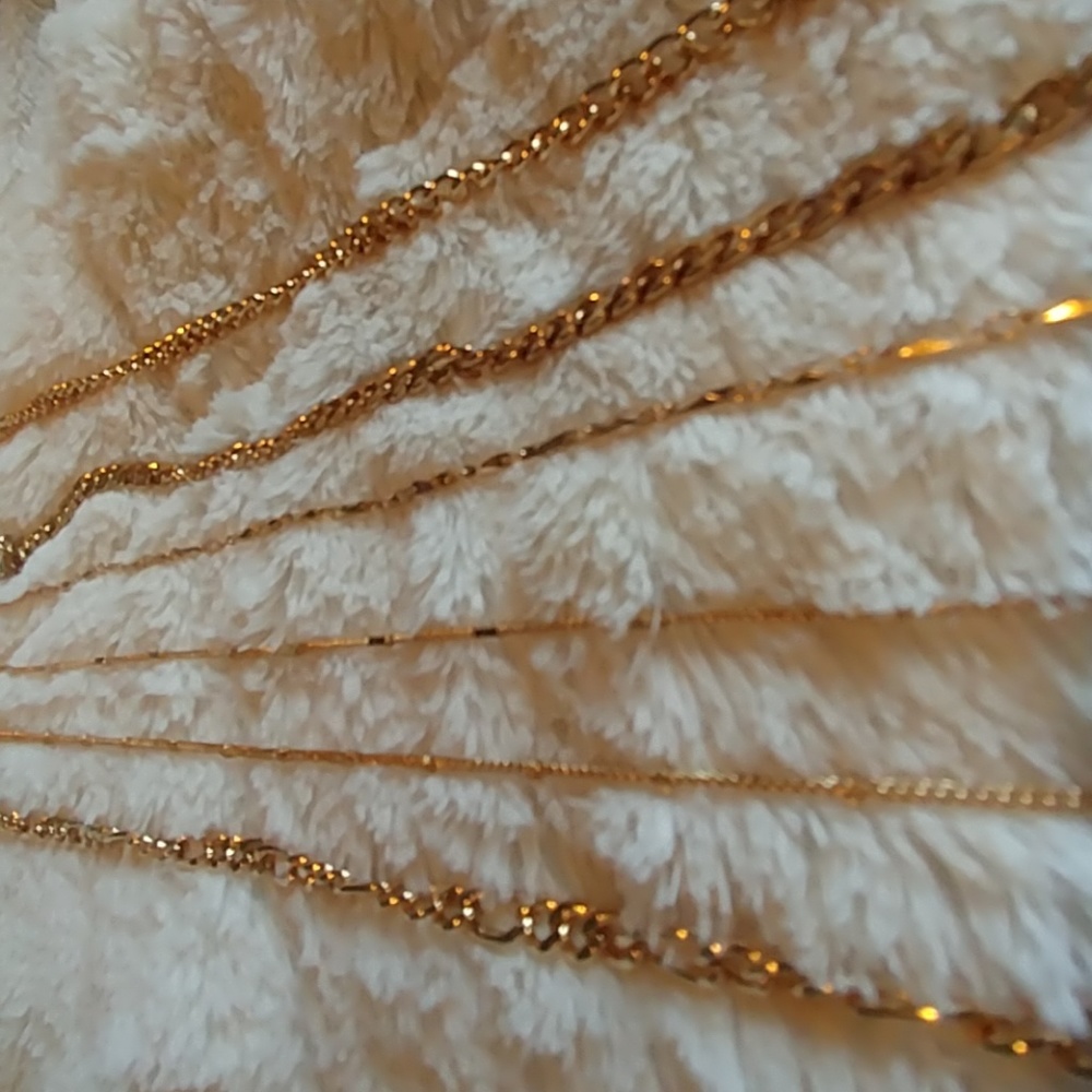 Gold chain necklaces